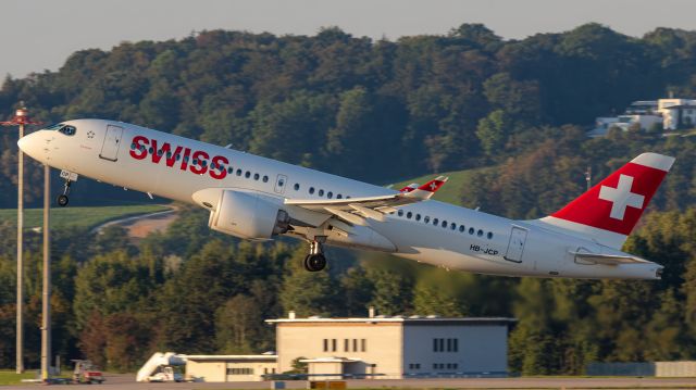 Airbus A220-300 (HB-JCP)