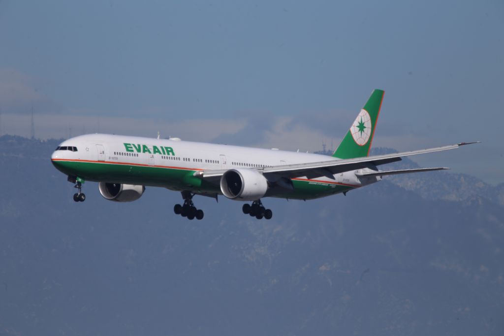 BOEING 777-300ER (B-16709)