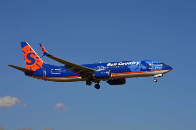 Boeing 737-800 (N820SY) - "Lake Minnetonka" SCX8687 on short final for 13. On board is the Boise State University Broncos football team playing against BYU the following day.