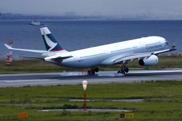 Airbus A330-300 (B-LBD) - Cathay Pacific International : B-LBD / CPA568  Hong Kong Intl (VHHH / HKG) – Kansai Intl (RJBB / KIX)