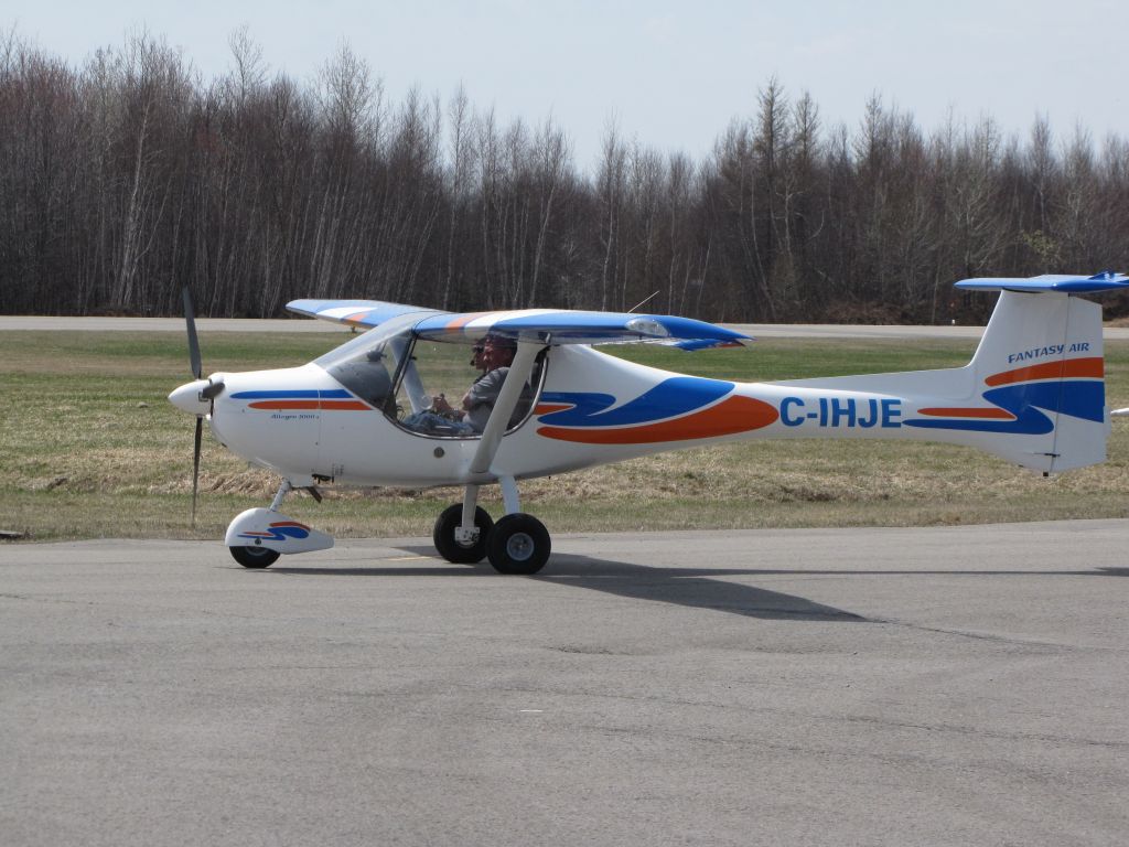 C-IHJE — - Salon de laviation virtuelle du Québec Aéroport de Lachute CSE4 le 25-04-2009 Allegro 2000.