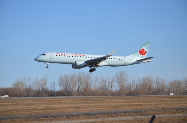 Embraer ERJ-190 (C-FNAQ) - Arriving from Toronto Person Airport on 12-Apr-14