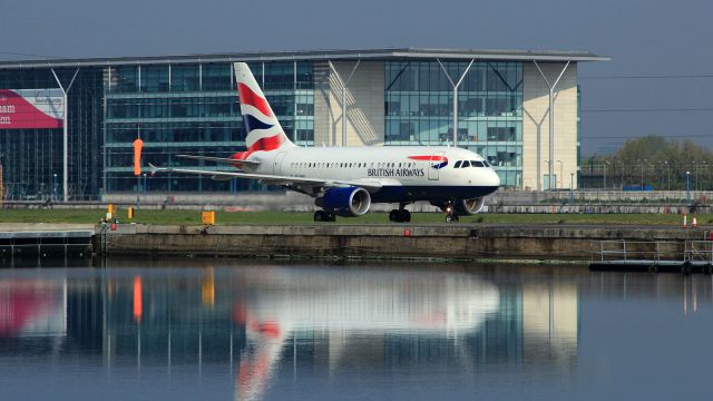 Airbus A318 (G-EUNA)