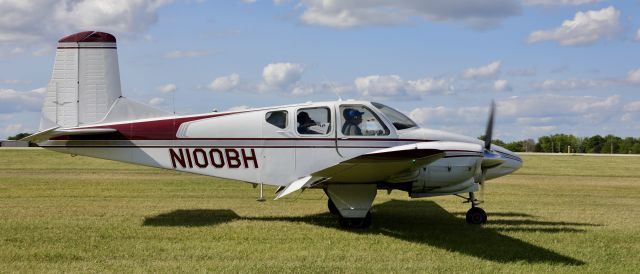 Beechcraft Travel Air (N100BH) - EAA22