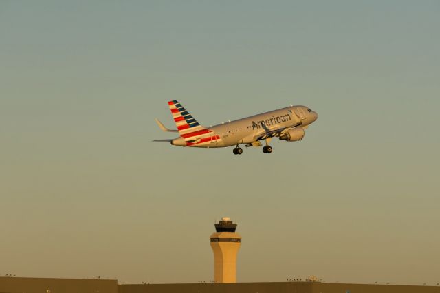 Airbus A319 (N9011P)