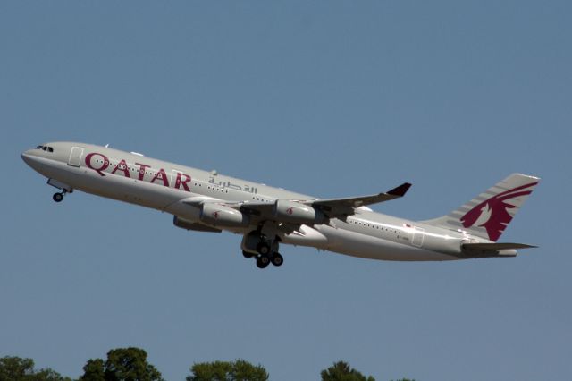 Airbus A340-200 (A7-HHK)