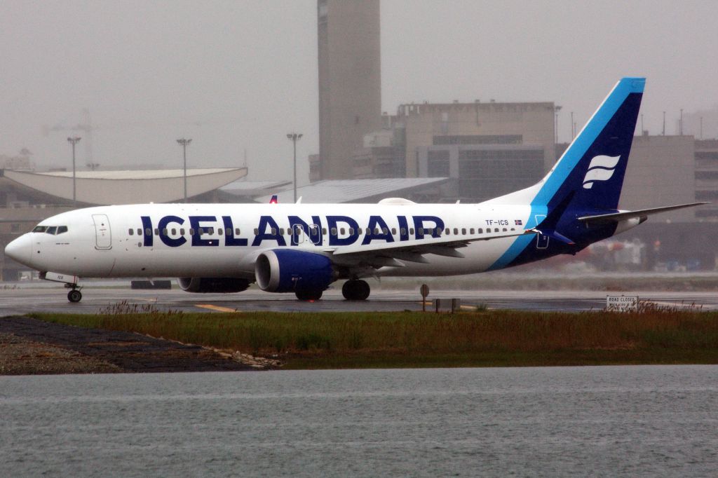Boeing 737 MAX 8 (TF-ICS)