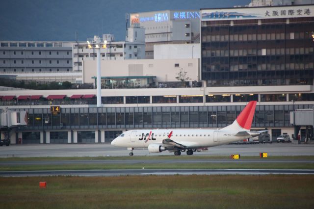 Embraer 170/175 (JA216J)