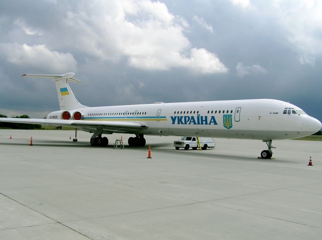 Ilyushin Il-62 (UR-86528)