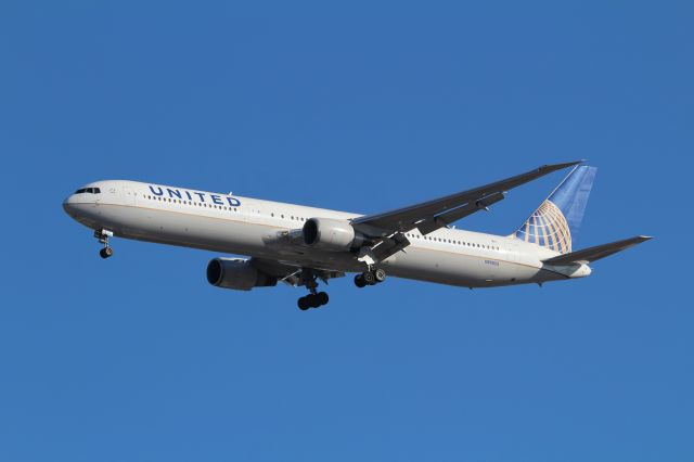 BOEING 767-400 (N59053)