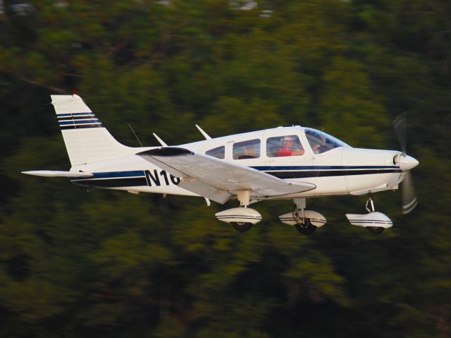 Piper Cherokee (N1676H)