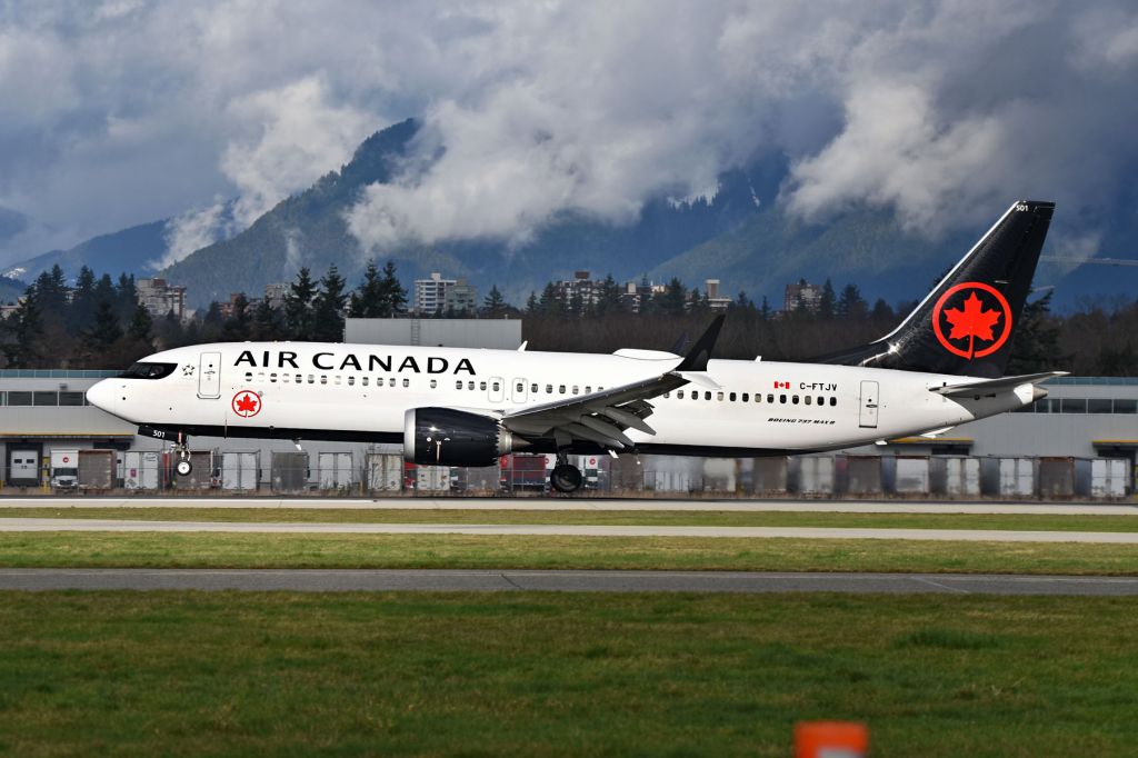 Boeing 737 MAX 8 (C-FTJV)