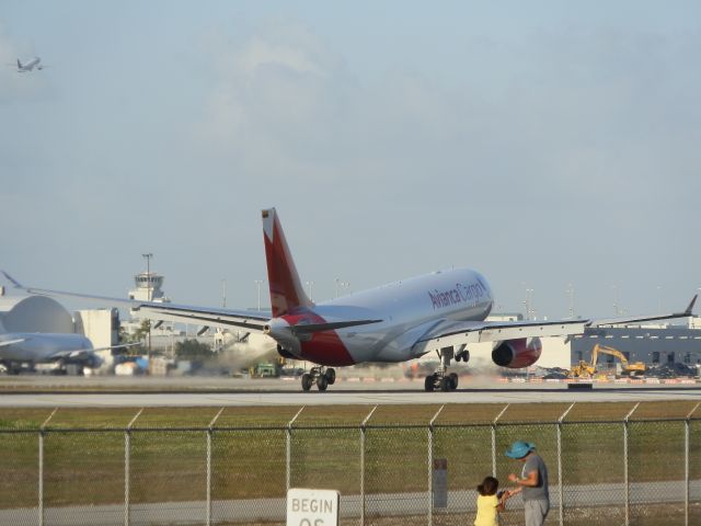 Airbus A330-200 (N334QT)