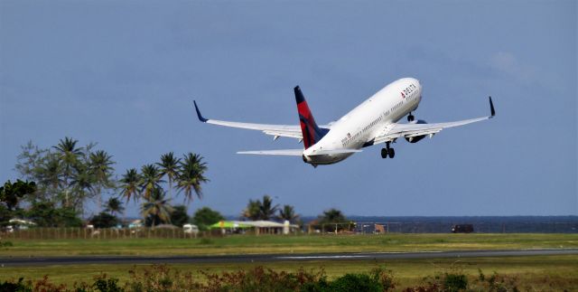 Boeing 737-900 (N805DN)