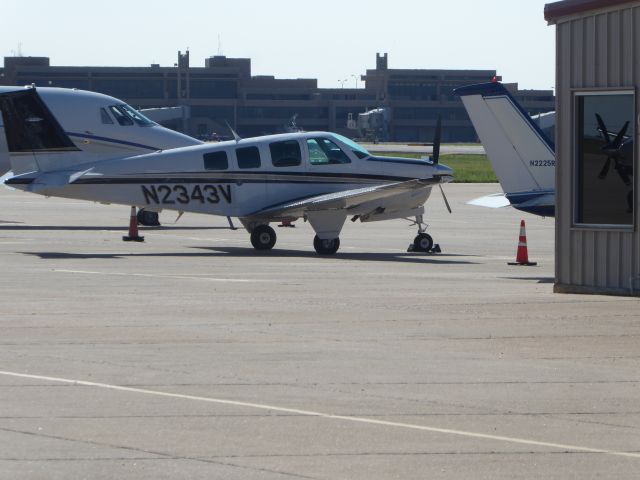 Beechcraft 35 Bonanza (N2343V)