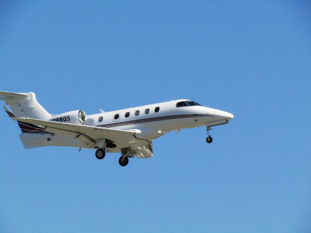 Embraer Phenom 300 (N398QS) - Landing RWY 20R