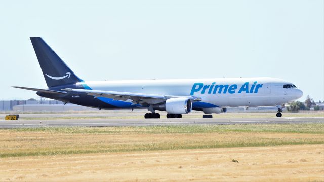 BOEING 767-300 (N1997A) - Amazon Prime Air Boeing 767-33A(ER)(BDSF) Prepares for Take Off for KAFW on 5-9-2021