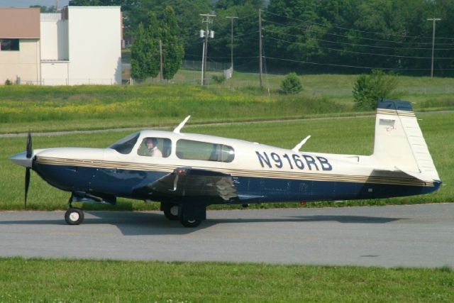 Mooney M-20 (N916RB)