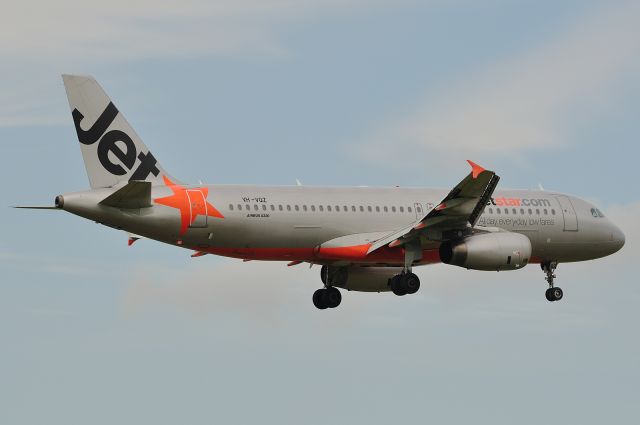 Airbus A320 (VH-VQZ)