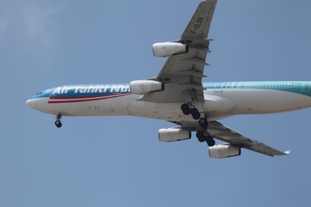 Airbus A340-300 (F-OLOV) - ON FINAL