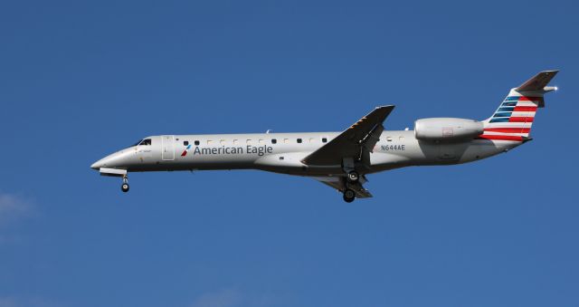 Embraer ERJ-145 (N644AE) - On final is this 1999 American Airlines Eagle Embraer ERJ-145LR in the Autumn of 2020.