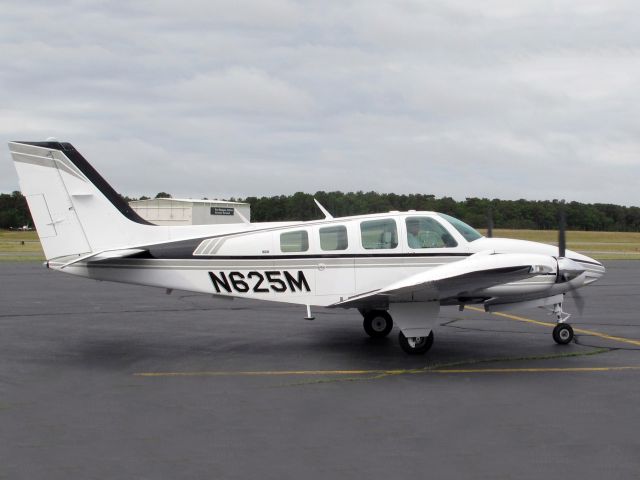 Beechcraft Baron (58) (N625M) - A very nice 58 Baron.