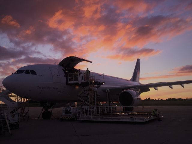 Airbus A300F4-600 (N722FD) - An late summer sunset at ATW.br /br /FDX N722FD - originally ordered by Korean airlines as a commercial airliner and re-configured as a freighter by FDX in 2003. 