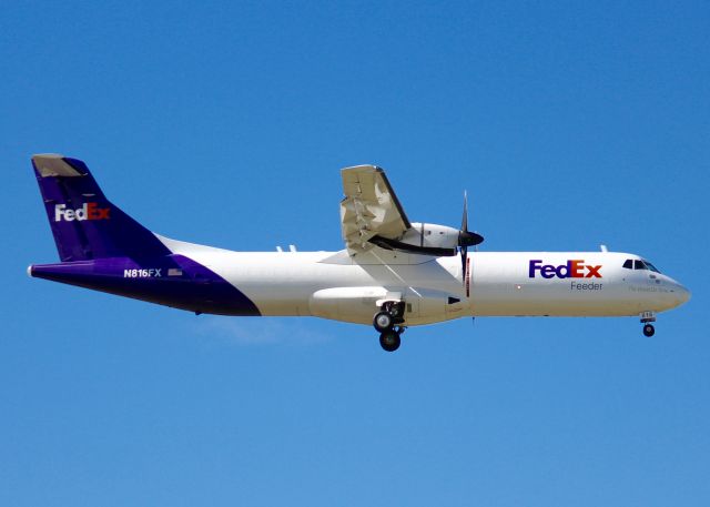 ATR ATR-72 (N816FX) - At Shreveport Regional.