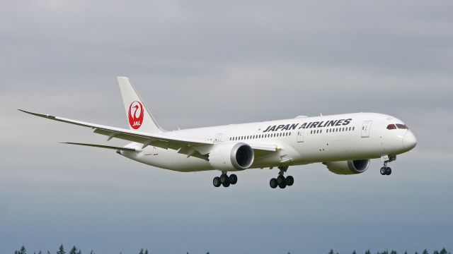 Boeing 787-9 Dreamliner (JA861J) - BOE21 on final to Rwy 16R to complete a flight test on 5/22/15. (ln 139 / cn 35422). The aircraft was previously flown as part of the B787-9 test fleet with registration #N789ZB. It will be JALs first B787-9.