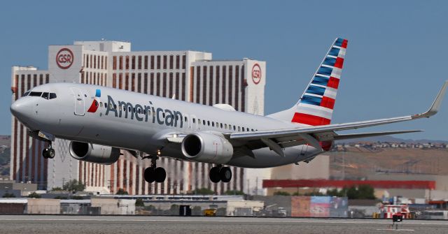 Boeing 737-800 (N882NN) - This click of AA's N882NN captured it just as it is flaring to touch down on RNO's runway 17L as it arrives from Dallas a few minutes before 11 AM.