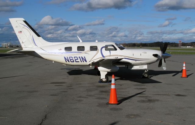 Piper Cherokee (N621N) - This is a fast aircraft!  LANDMARK offers a great servie on the Syracuse (KSYR) airport.