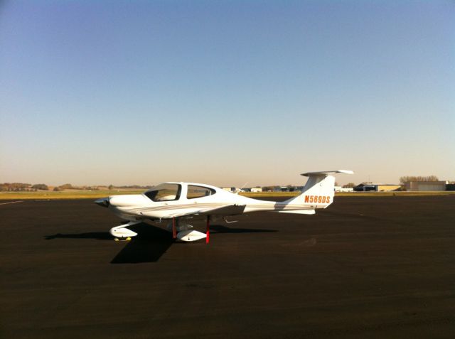 Diamond Star (N569DS)