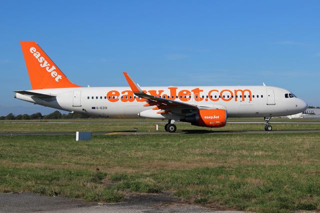 Airbus A320 (G-EZOI)