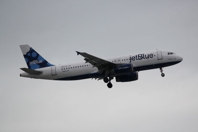 Airbus A320 (N527JL) - JetBlue Flight 163 (N527JL) "Blue Bayou" arrives at Sarasota-Bradenton International Airport following a flight from John F Kennedy International Airport