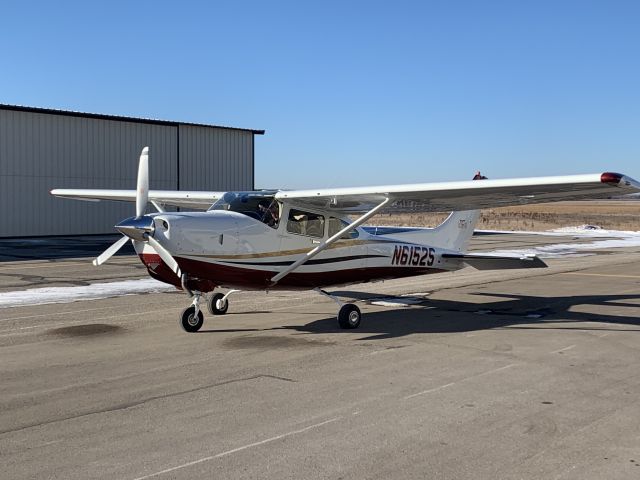 Cessna Skylane RG (N6152S)