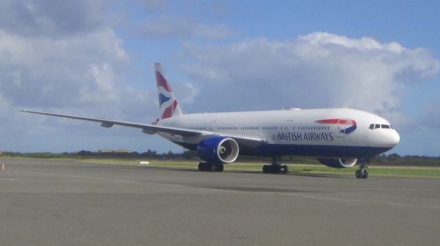 Boeing 777-200 (G-YMMB)