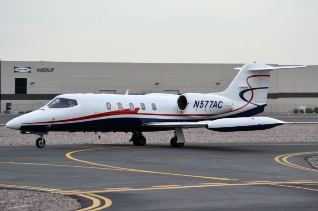 Learjet 35 (N577AC)