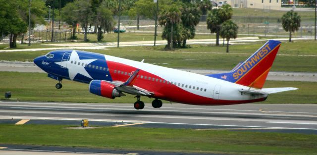 Boeing 737-700 (N352SW)