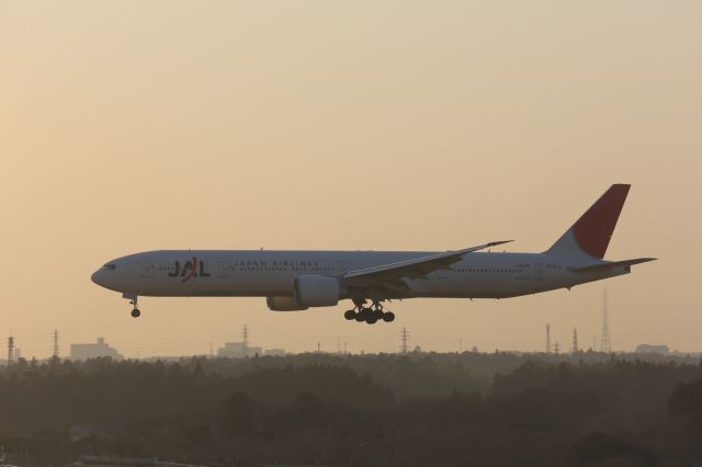 BOEING 777-300 (JA737J)