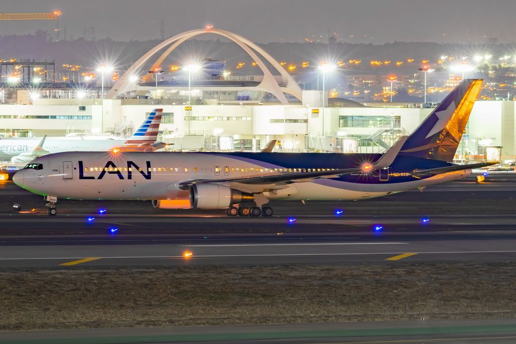 BOEING 767-300 (CC-BDB)