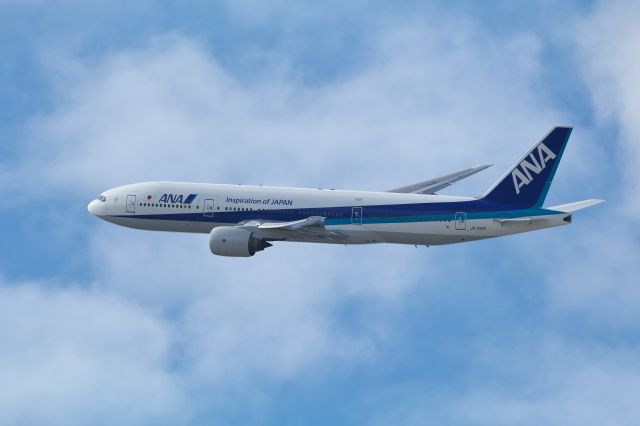 Boeing 777-200 (JA702A)