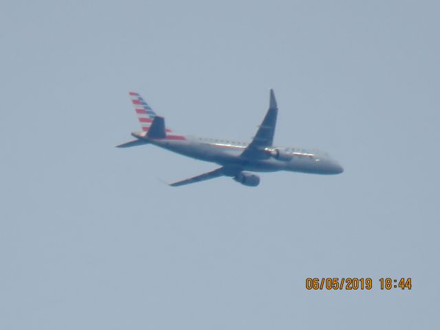Embraer 170/175 (N256NN)