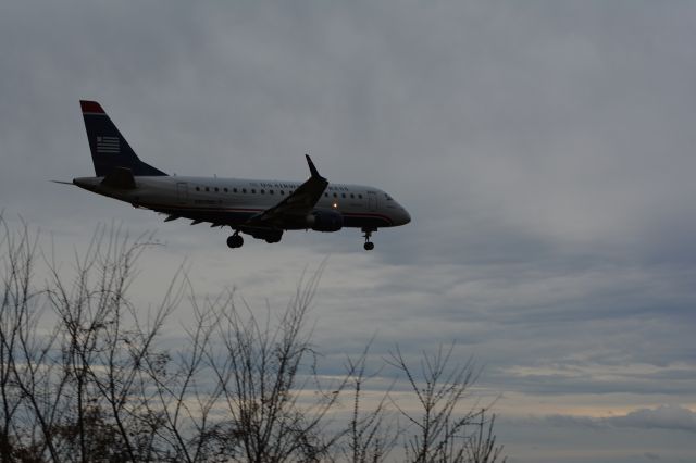 Embraer 170/175 (N807MD)