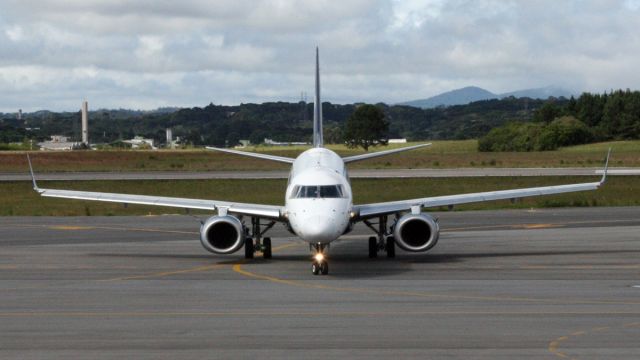 Embraer ERJ-190 (PR-AXL)