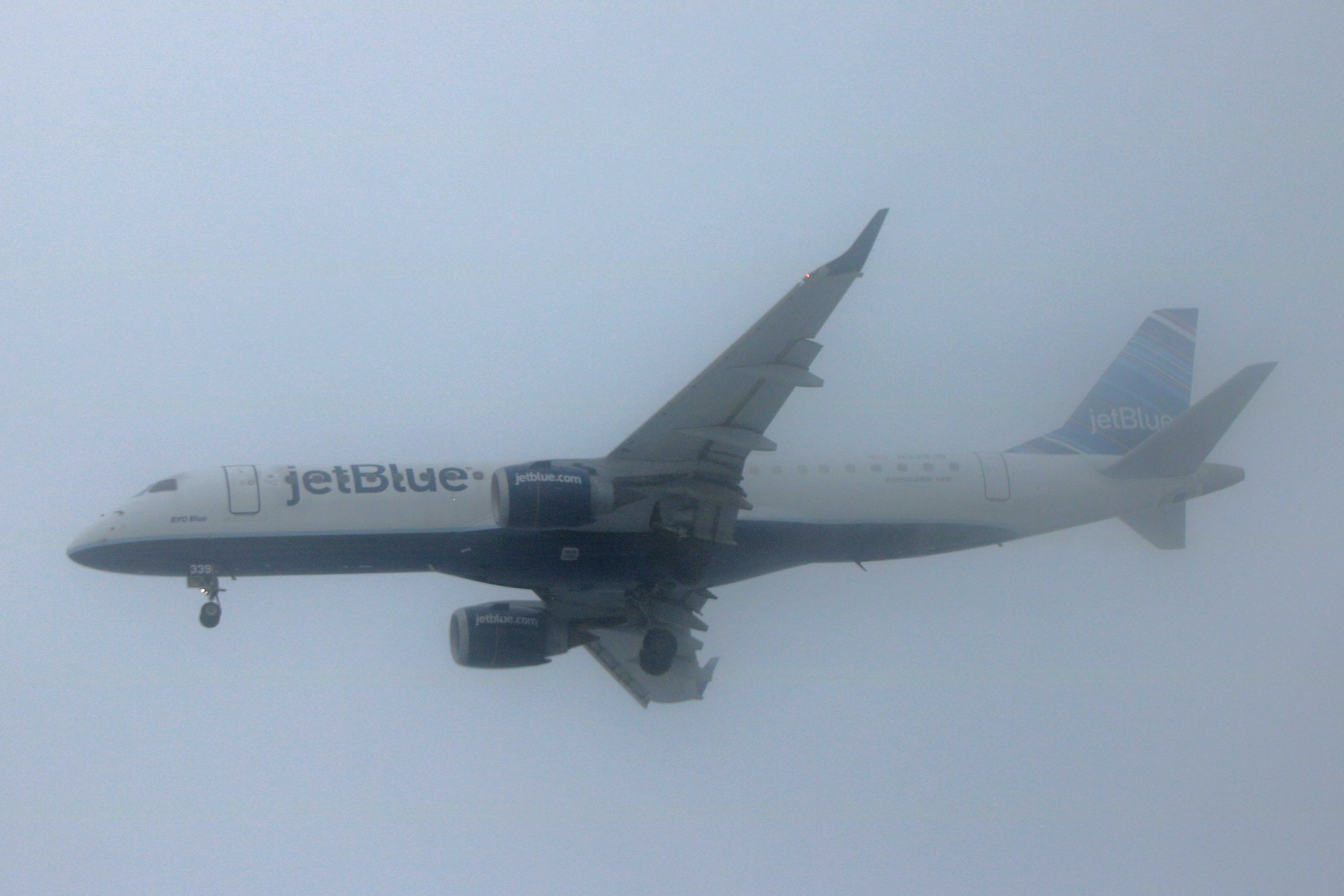 Embraer ERJ-190 (N339JB) - JBU441, BYO Blue, on short-final for 24R from Boston Logan Intl (KBOS) on a foggy Friday morning (30 Nov 2018).