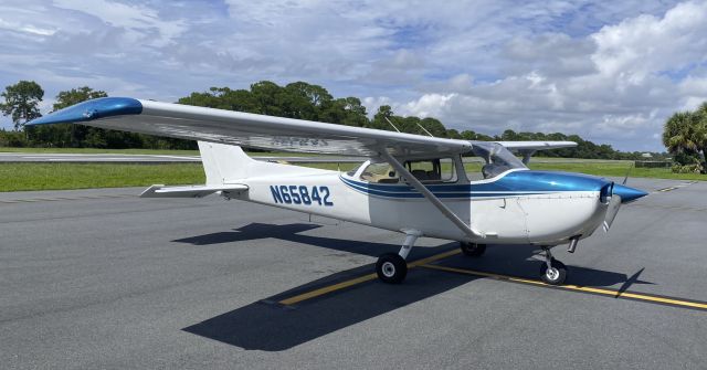 Cessna Skyhawk (piston-single) (C172) Aircraft (page 97) - FlightAware