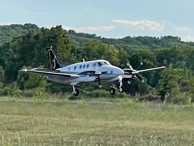 Beechcraft King Air 90 (N640RJ)