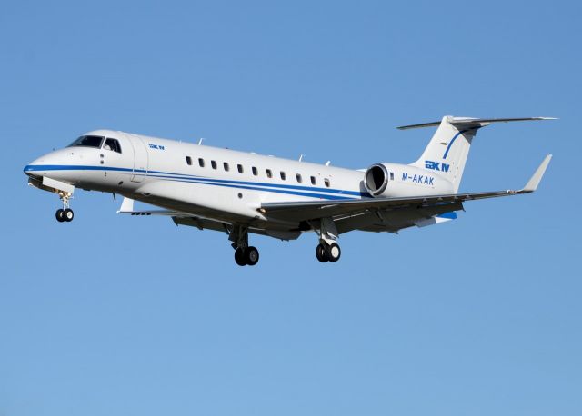 Bombardier Global Express (M-AKAK) - 04/11/2012br /OLBA/LFPB