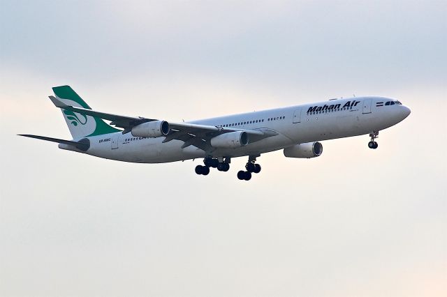 Airbus A310 (EP-MMC)