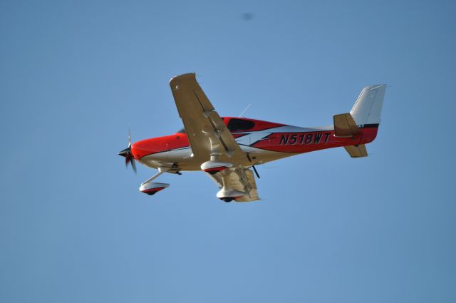 Cirrus SR-22 (N518WT)